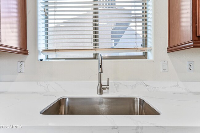 Foto del edificio - 4046 S Tatum Ln