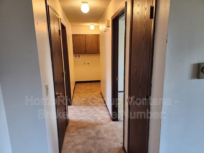 Building Photo - 2308 Hillview Ct