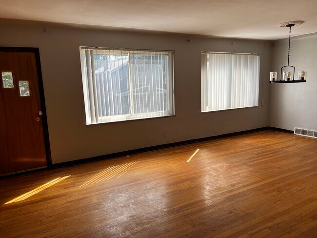 Building Photo - 7107 Dartmouth Ave