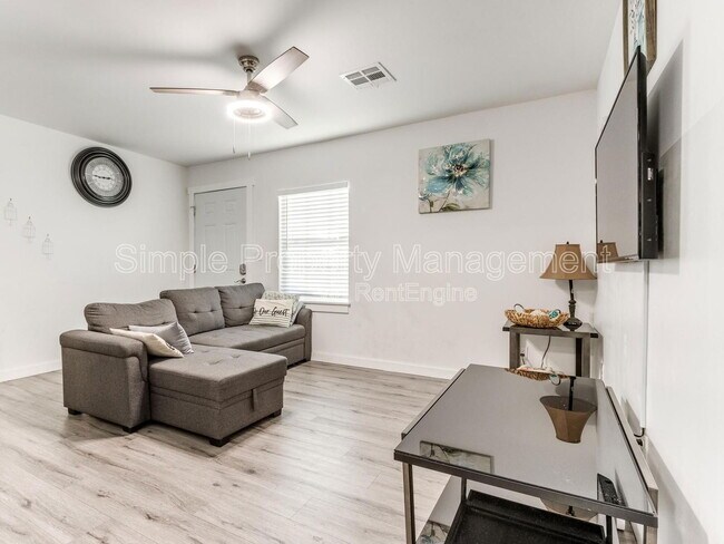 Building Photo - 425 Babb Dr
