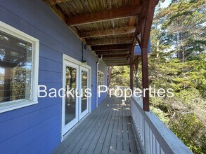 Building Photo - 3049 Rio Rd