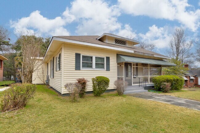 Building Photo - Stunning Renovated 4-Bedroom Home in Lakebottom with Screened Porch & Prime Location Near Fort Be...