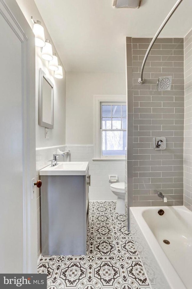 Foto del edificio - 813 Ingraham St NW