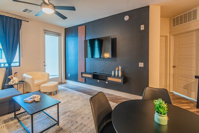 Building Photo - 15501 N Dial Blvd