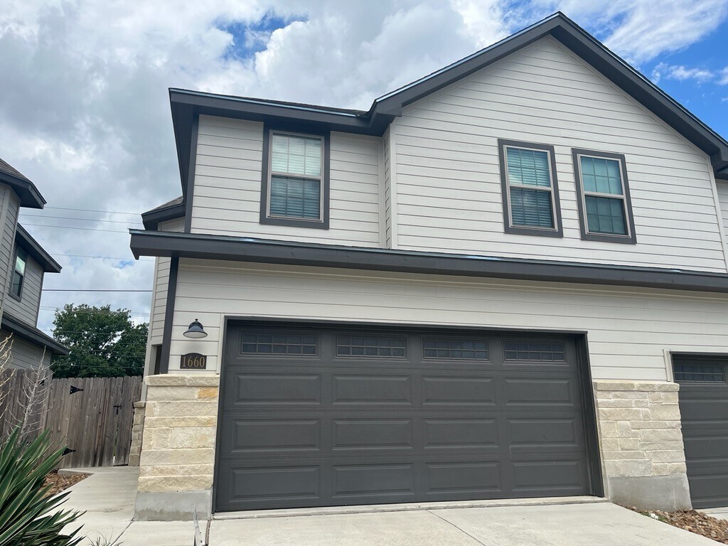 Foto principal - 1660 Barrett Ave
