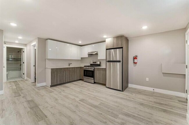 Building Photo - 69 1/2 Jewett Ave