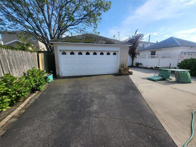 Foto del edificio - 69-35 Hessler Ave