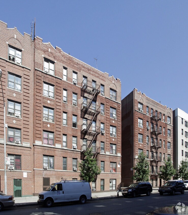 Building Photo - 2537 Valentine Ave