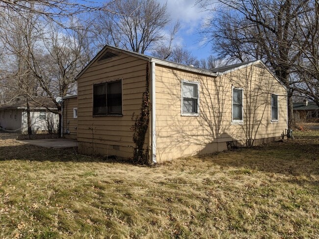 Building Photo - 10614 Oakland Ave