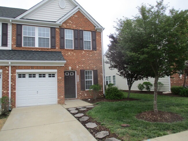 Building Photo - Three bedroom, 2 1/2 bath, 1776 sq. ft.tow...