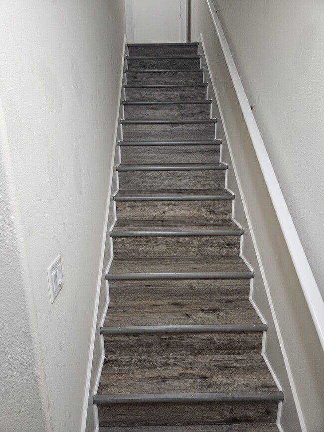 Stairs 1 - 895 SW 170th Ave