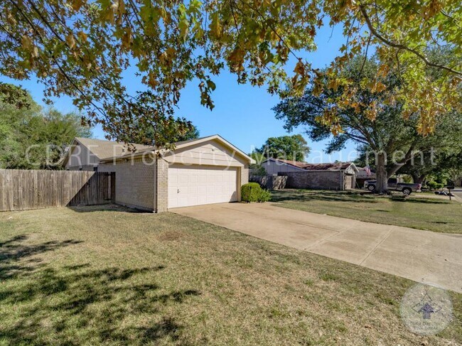 Photo - 1905 San Saba Ln House