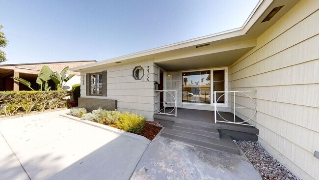 Building Photo - 5BD/2BA on MARY LANE!