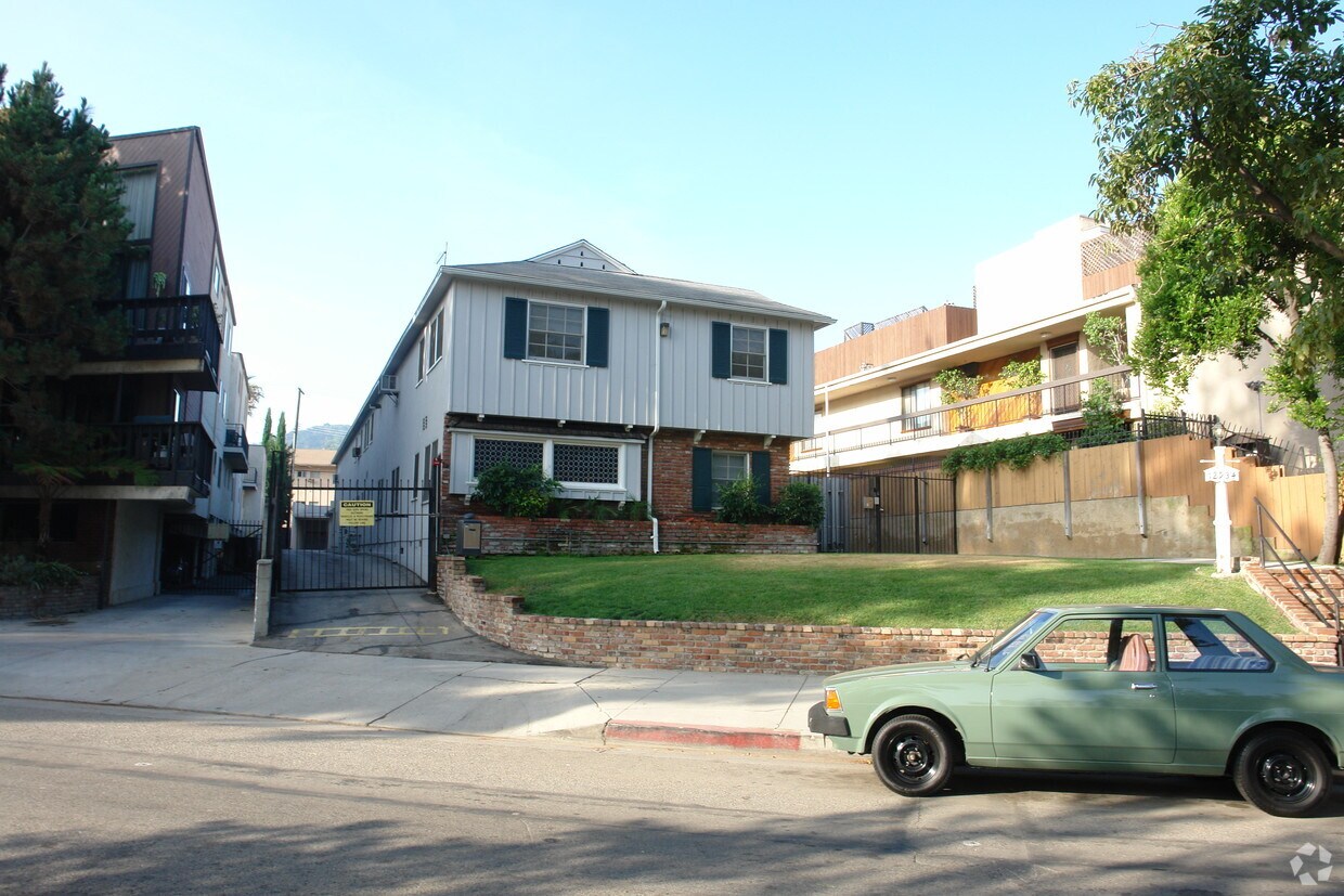 Primary Photo - 12934 Valleyheart Dr