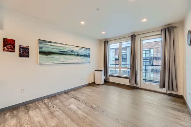 Building Photo - Beautiful 1Bed + Den at the Jade in Totem ...
