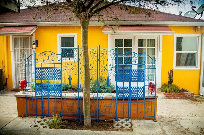 Foto del edificio - 2420 Teviot St