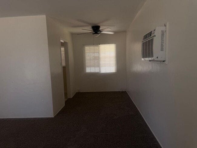 Foto del edificio - 7732 Willow Ave