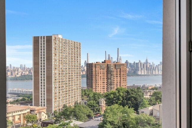 Building Photo - 305 Palisade Ave