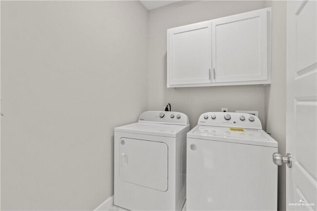 Foto del edificio - 2713 E Israel Ave