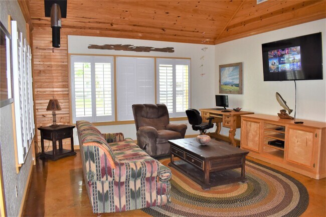 Building Photo - 412 Pecan St