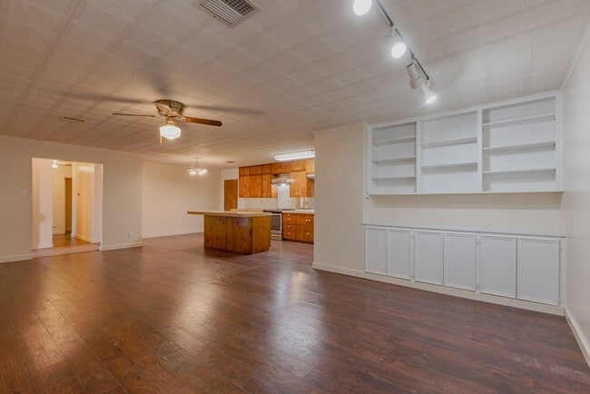 Building Photo - 1317 Westbrook Ave