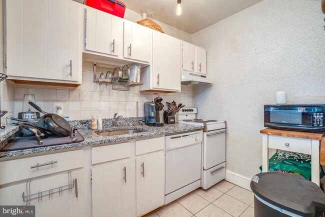 Building Photo - 1420 Light St