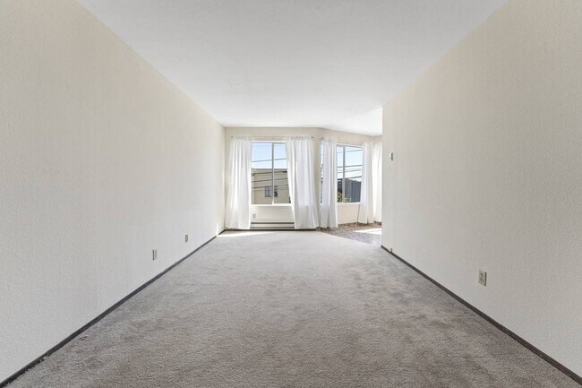 Building Photo - 1370 Noe St