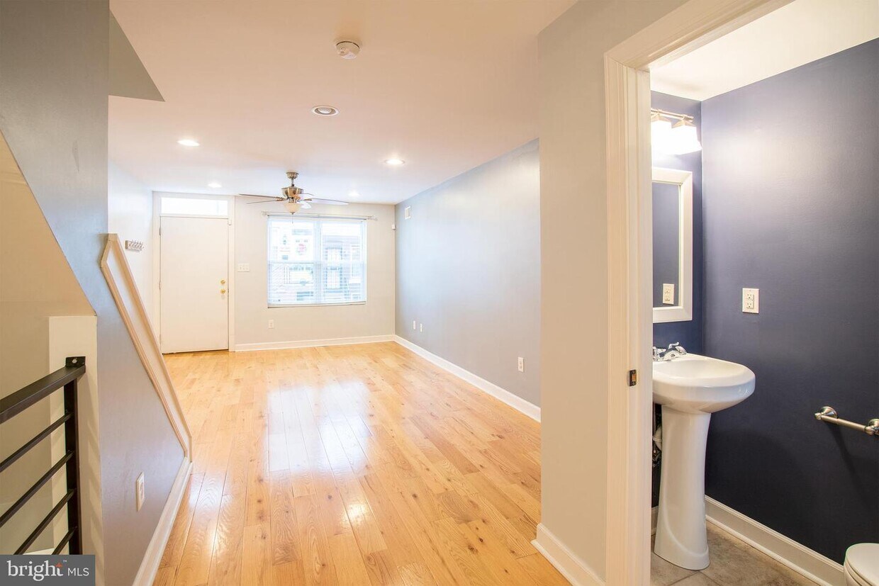 2033 Manton St, Philadelphia, PA 19146 Townhouse for Rent in