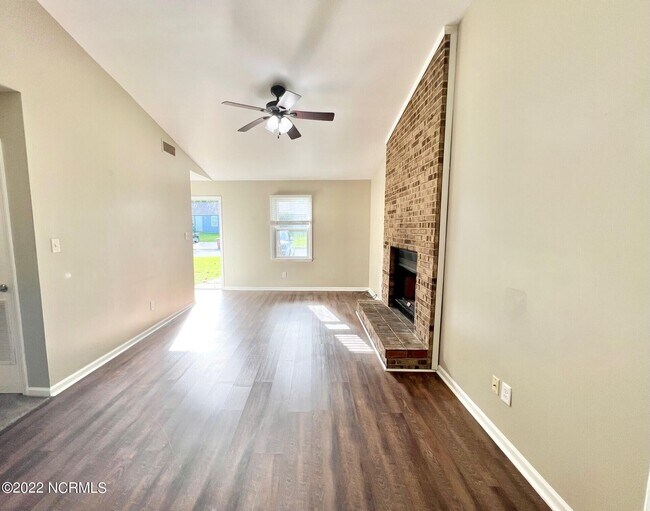 Building Photo - 110 Hickory Grove Dr