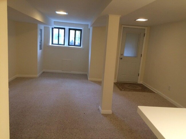 Living room - 81 S St NW