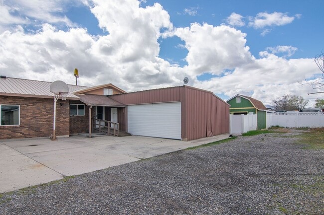 Building Photo - 92 N 2300 W