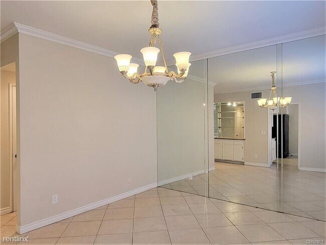 Foto del edificio - 3 br, 3 bath Townhome - 5834 Etiwanda Ave ...