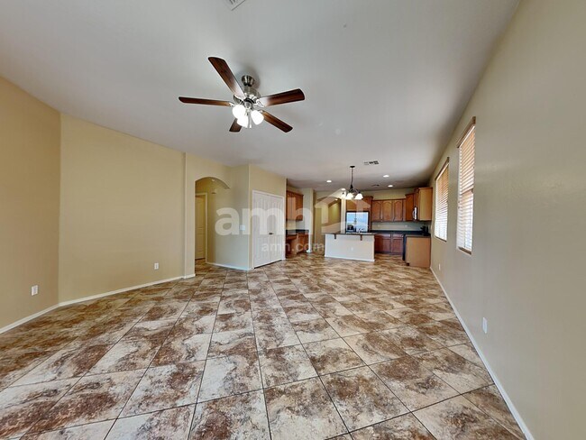 Foto del edificio - 7814 S 74th Ave