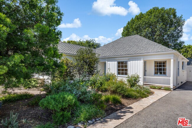 Foto del edificio - 2091 N Roosevelt Ave