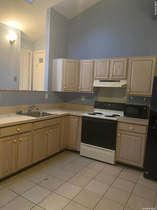 289 Erlanger Blvd, North Babylon, NY 11703 House Rental in North