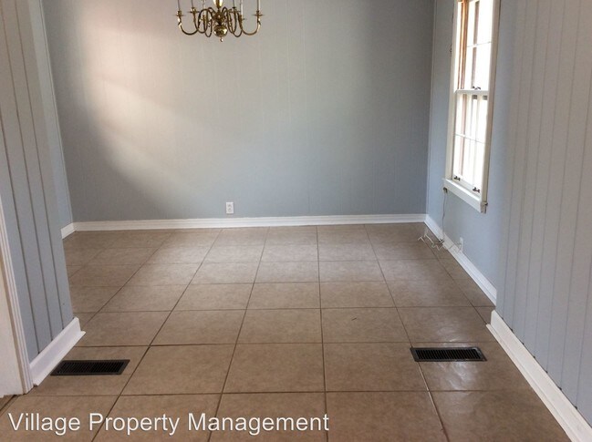 Building Photo - 3 br, 1 bath House - 1252 Chickering Drive