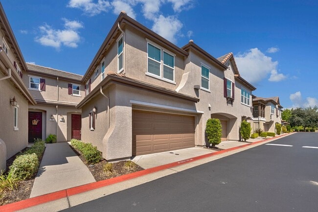 Building Photo - Exceptional 3BR Condo in Folsom! Stylish U...
