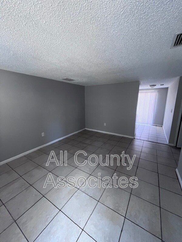 Foto del edificio - 6332 Alaska Ave