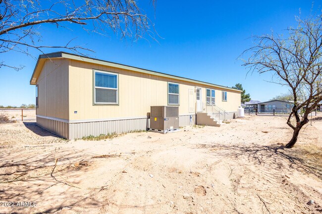 Building Photo - 11020 N Kit Carson Dr