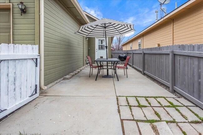 Building Photo - 10851 W Wasdale Dr
