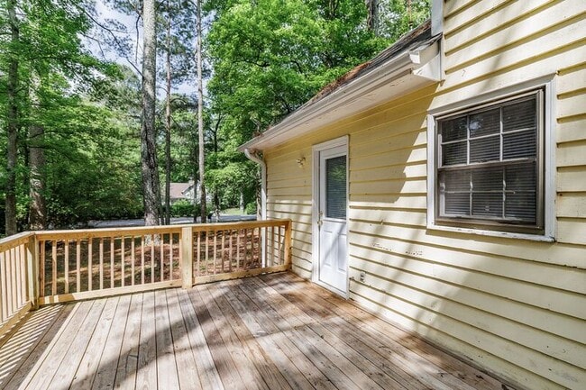 Building Photo - 145 Shadow Moss Dr
