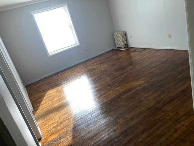 Building Photo - 724 Ashmun St