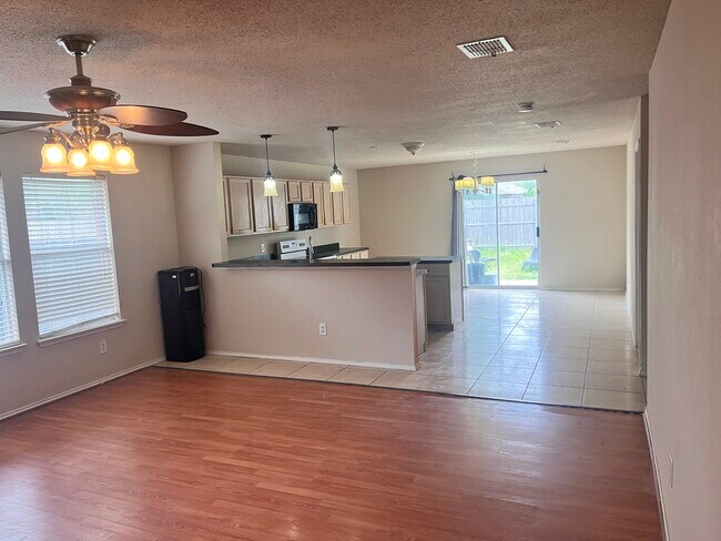 Foto del edificio - 2405 Eastborne Dr