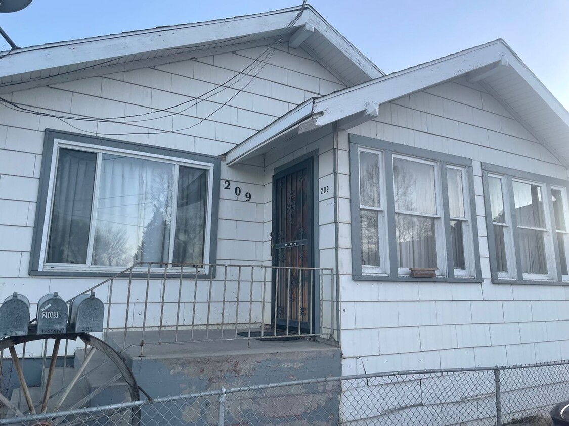 209 Meade St Unit 209 Mead Street, Rock Springs, WY 82901 Room for Rent in Rock Springs, WY