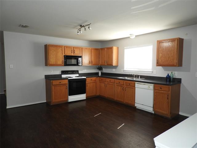 Building Photo - 2601 Hidden Valley Dr