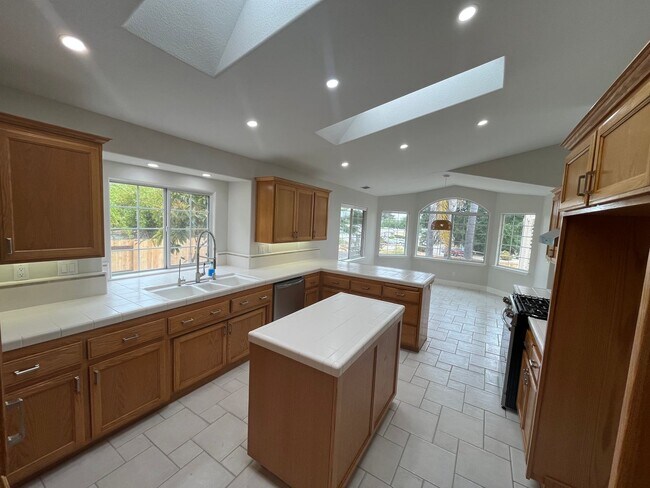 Foto del edificio - 2825 Cathedral Ln