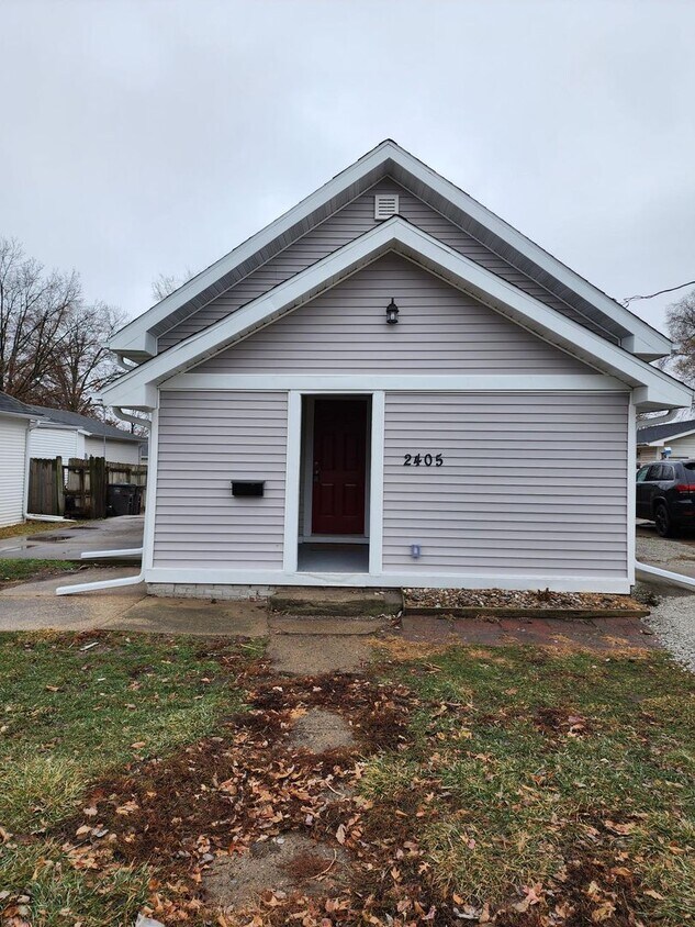 Primary Photo - 2 Bedroom 1 Bath Home With 2 Stall Garage