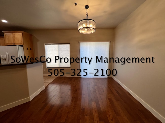 Building Photo - Gorgeous Townhome in Central Farmington with Three Bedroom Plus an Office
