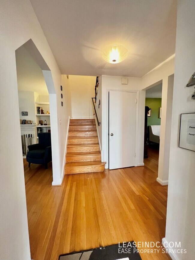 Foto del edificio - 2906 Upton St NW