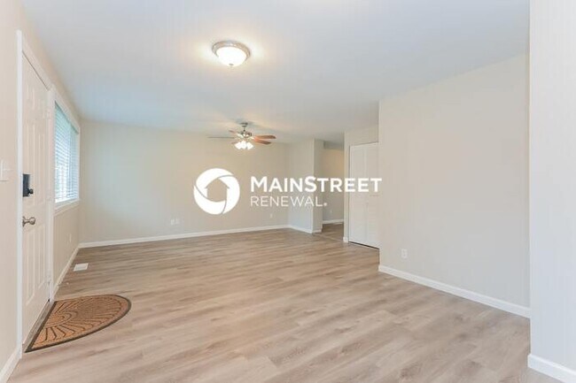 Building Photo - 3 Bedroom Pet-Friendly Home in FEDERAL WAY, WA with Main Street Renewal